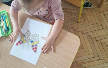 Realizacja projektu edukacyjnego FA-LA-MI w Nutkach - Lato &ndash; paluszkami malowane  7