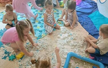 Z Kicią Kocią maluchy zmieniają się w zuchy" Kicia Kocia na plaży 121