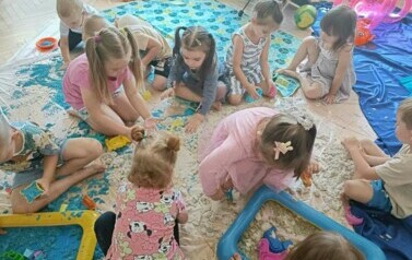 Z Kicią Kocią maluchy zmieniają się w zuchy" Kicia Kocia na plaży 124