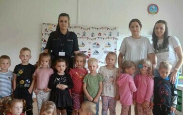 Pani policjantka z wizytą w przedszkolu. 7