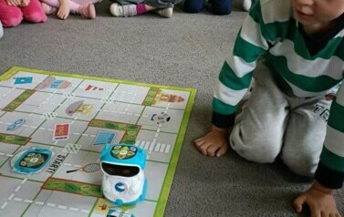 Zabawy z programowania z robotem Doc - Oddział III Motyle 10
