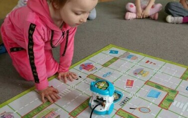 Zabawy z programowania z robotem Doc - Oddział III Motyle 12