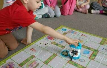 Zabawy z programowania z robotem Doc - Oddział III Motyle 15