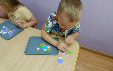 Gimnastyka buzi i języka w oddziale I Krasnale oraz malowanie palcami 36
