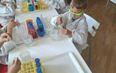 Warsztaty naukowe w Juniorze Odkrywcy - Oddział VI Nutki  16