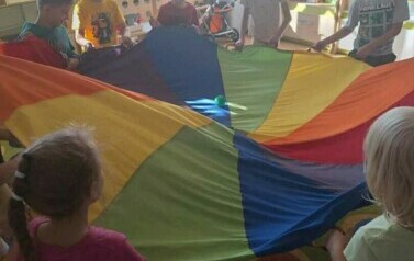 Dzień Przedszkolaka w Zuchach - Zabawy z chustą animacyjną 5