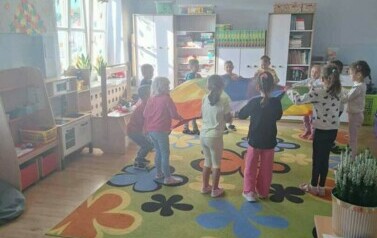 Dzień Przedszkolaka w Zuchach - Zabawy z chustą animacyjną 10