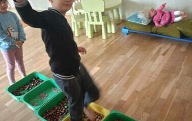 Jesienne zabawy sensoryczne w Nutkach 1