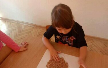 Jesienne zabawy sensoryczne w Nutkach 8