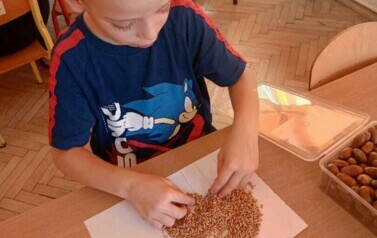 Jesienne zabawy sensoryczne w Nutkach 11