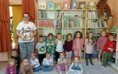 Wizyta w Bibliotece w ramach Narodowego Programu Rozwoju Czytelnictwa - Oddział III Motyle 1
