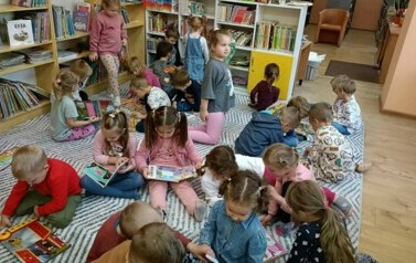 Wizyta w Bibliotece w ramach Narodowego Programu Rozwoju Czytelnictwa - Oddział III Motyle 2
