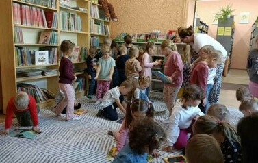 Wizyta w Bibliotece w ramach Narodowego Programu Rozwoju Czytelnictwa - Oddział III Motyle 3