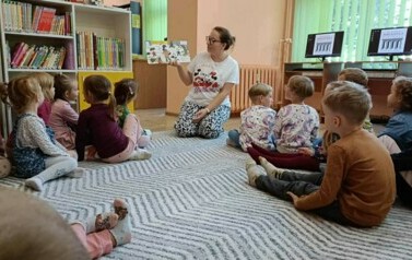 Wizyta w Bibliotece w ramach Narodowego Programu Rozwoju Czytelnictwa - Oddział III Motyle 4