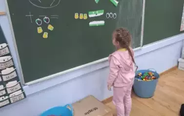 &bdquo;Mniej czy więcej? A może tyle samo?&rdquo;- zabawy matematyczne,  utrwalenie znak&oacute;w <, >, =  w Zuchach 4
