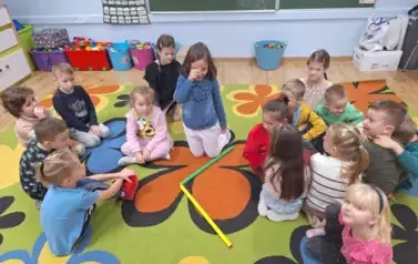 &bdquo;Mniej czy więcej? A może tyle samo?&rdquo;- zabawy matematyczne,  utrwalenie znak&oacute;w <, >, =  w Zuchach 7