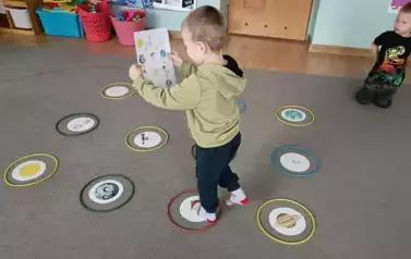 Kosmiczne zabawy matematyczne w oddziale III Motyle 40