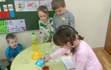 Lubimy eksperymentować - oddział Nutki 14