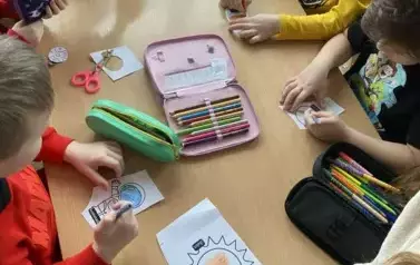 Zuchy konstruują grę planszową  5