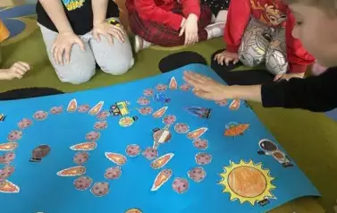 Zuchy konstruują grę planszową  13