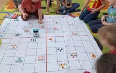 Oddział VII Zuchy - Realizacja projektu Zakodowana kraina przyg&oacute;d Zosi &bdquo; Dinozaury&rdquo;. 12
