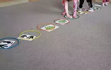 Dino.. dino.. dinozaury - tydzień z dinozaurami oddział III Motyle 88