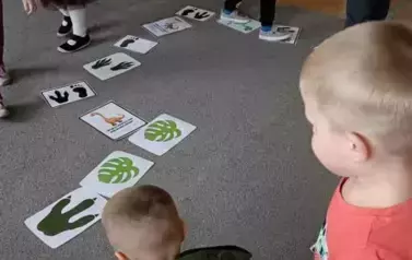 Dino.. dino.. dinozaury - tydzień z dinozaurami oddział III Motyle 115