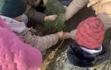 Sadzimy drzewka w naszym ogrodzie przedszkolnym 39