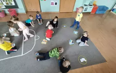 Poznajemy pierwsze oznaki wiosny - Oddział Motyle 89
