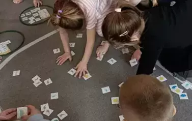 Poznajemy pierwsze oznaki wiosny - Oddział Motyle 102