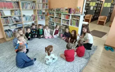 Lekcja biblioteczna - oddział III Motyle 3