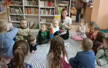 Lekcja biblioteczna - oddział III Motyle 5