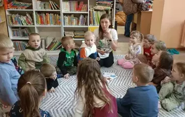 Lekcja biblioteczna - oddział III Motyle 7