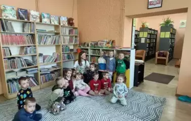 Lekcja biblioteczna - oddział III Motyle 8