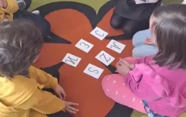Realizacja projektu &bdquo; Literki w akcji&rdquo; w oddziale VII Zuchy  7