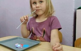 Gimnastyka buzi i języka w oddziale I Krasnale oraz malowanie palcami 18