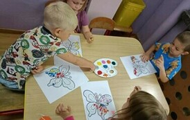 Gimnastyka buzi i języka w oddziale I Krasnale oraz malowanie palcami 23