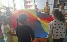 Dzień Przedszkolaka w Zuchach - Zabawy z chustą animacyjną 2