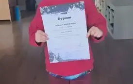 Gratulacje dla RozaliI z oddziału VII Zuchy  2