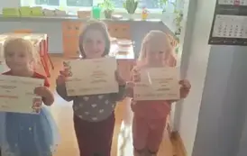 Gratulacje dla Julii, Eveliny oraz  Rozalii z oddziału VII Zuchy  1