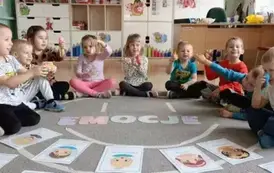 Jestem radosny, jestem zły - świat emocji przedszkolak&oacute;w - Oddział III Motyle 33