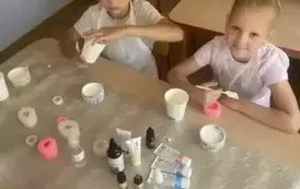 Kolorowe warsztaty mydlarskie w grupie "Zuchy" 4