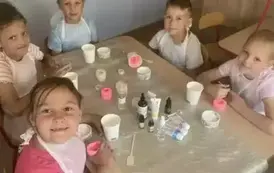Kolorowe warsztaty mydlarskie w grupie "Zuchy" 6