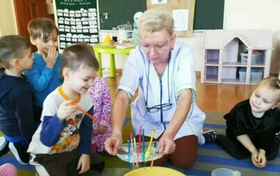 Zdjęcie do W przedszkolnym laboratorium u Promyk&oacute;w