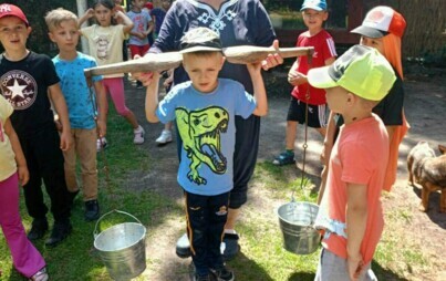 Zdjęcie do Wycieczka oddziału VI Nutek oraz IV Promyk&oacute;w do Nieborowa. 