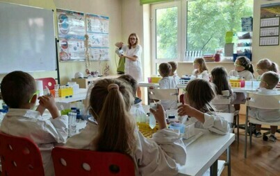 Zdjęcie do Warsztaty naukowe w Juniorze Odkrywcy - Oddział VI Nutki 