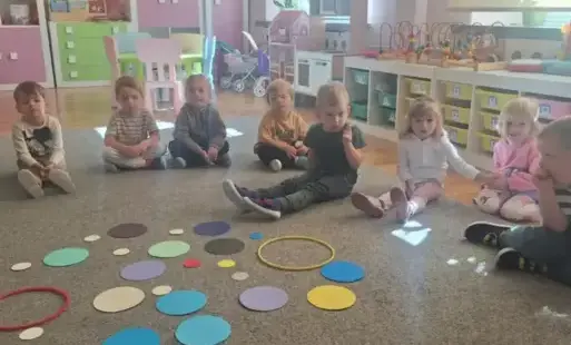 Smerfy poznają figurę geometryczną - koło