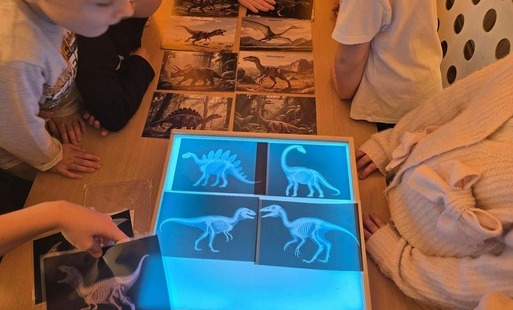 Zdjęcie do DZIEŃ DINOZAURA W NUTKACH