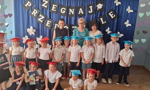 Zdjęcie do Żegnaj Przedszkole - Uroczystość Zakończenia Przedszkola w oddziałach Słowiki i Nutki