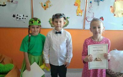 Zdjęcie do KONKURS RECYTATORSKI O NAGRODĘ ZWIERZACZKA WIERSZOWNIACZKA